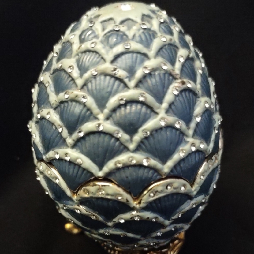 Elegant Blue and Gold Decorative Trinket Box Egg with Magnetic Closure - Picture 8 of 10